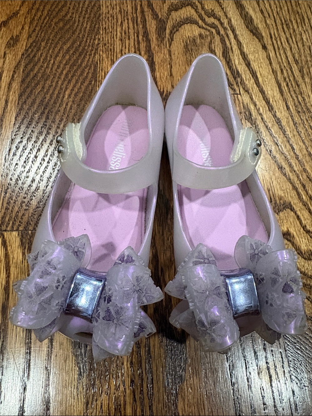 Mini Melissa Ultragirl Classy metallic, iridescent bow Mary Janes, size 8.